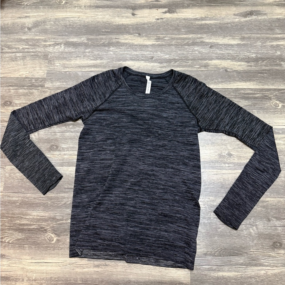 lululemon athletica Long Sleeve Space-Dye Top in Black and Gray